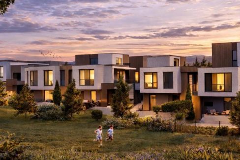 ENEA Residence — комплексът от къщи в Горна баня привечер